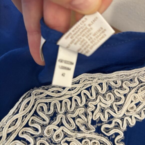 Chico's Women's Long Sleeve Deep Blue White Embroidered V-Neck Blouse Size 1 / M - Picture 6 of 7